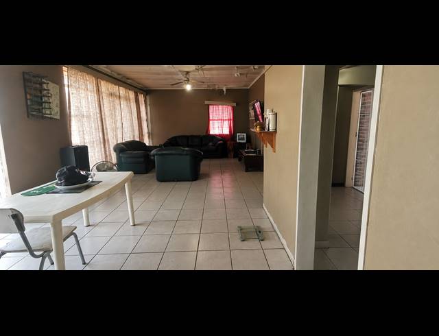 3 BEDROOM HOUSE FOR SALE IN VANDERBIJLPARK CE 3